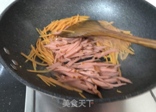 三丝炒河粉的做法步骤：11