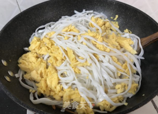 三丝炒河粉的做法步骤：13