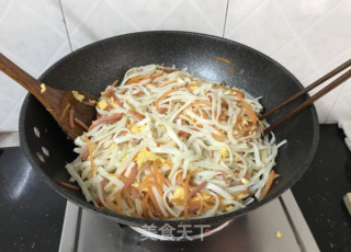 三丝炒河粉的做法步骤：14