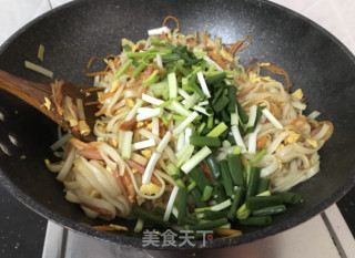 三丝炒河粉的做法步骤：16