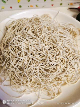 肉末韭菜拌面的做法步骤：2
