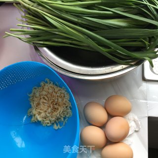 韭菜三鲜盒子的做法步骤：1