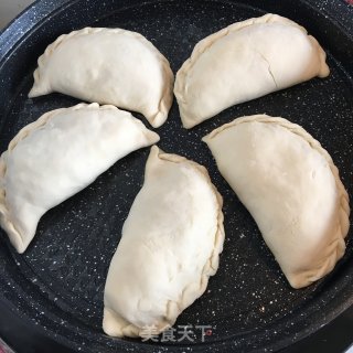 韭菜三鲜盒子的做法步骤：8