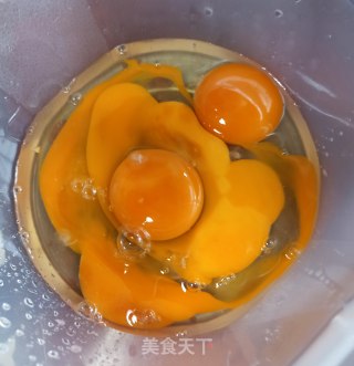 香椿摊蛋的做法步骤：2