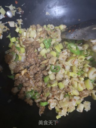 泡菜炒小笋的做法步骤：8