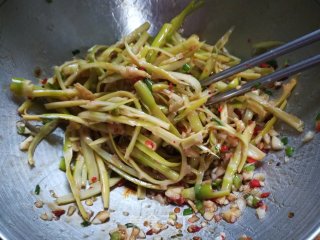 凉拌手撕笋的做法步骤：10