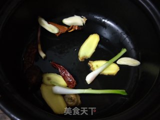 卤鸡腿的做法步骤：3