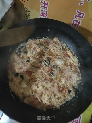 西红柿金针菇木耳蛋花汤的做法步骤：9