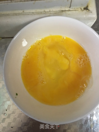 大蒜香干炒鸡蛋的做法步骤：2