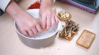 鹿茸菌菇汤的做法步骤：3