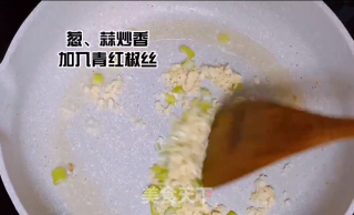 鱼香肉丝拌饭的做法步骤：5