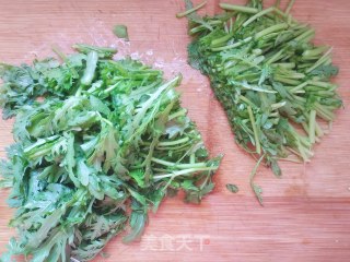 茼蒿炒鸡蛋的做法步骤：2