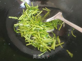 茼蒿炒鸡蛋的做法步骤：7