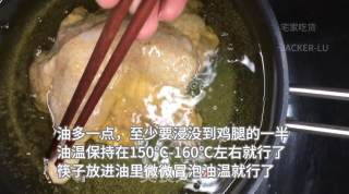 美味港式生炸鸡腿，一口下去外脆里嫩，还会滋滋冒汁水哦，好吃到停不下来。的做法步骤：9