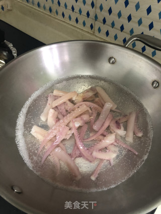 火爆鱿鱼须的做法步骤：1