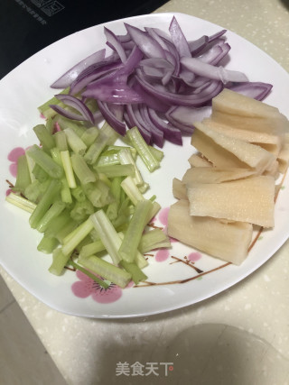 火爆鱿鱼须的做法步骤：3