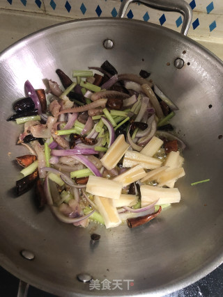 火爆鱿鱼须的做法步骤：7
