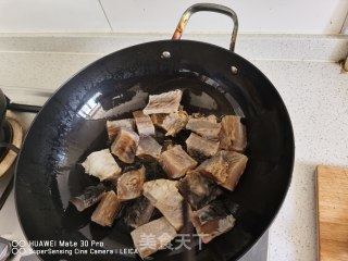 红烧腊鱼的做法步骤：2