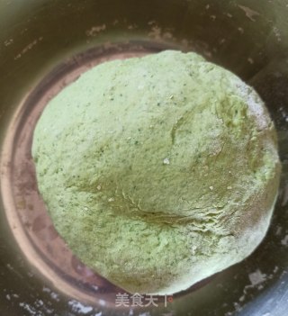 手擀菠菜蘸水面的做法步骤：4