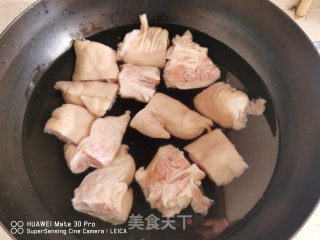 猪蹄炖黄豆的做法步骤：5