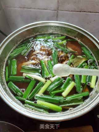 海螺干鱿鱼煲春笋汤的做法步骤：5