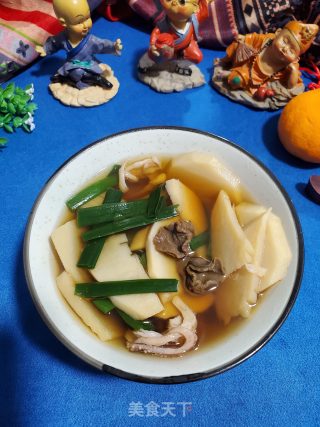 海螺干鱿鱼煲春笋汤的做法步骤：8