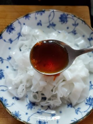 蒜蓉辣酱拌陈村粉的做法步骤：4