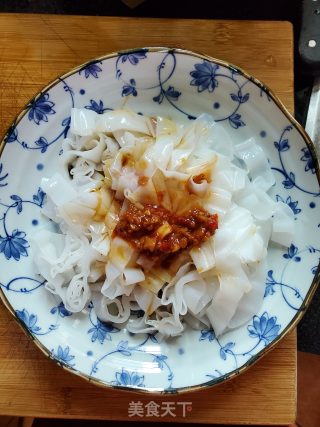 蒜蓉辣酱拌陈村粉的做法步骤：6