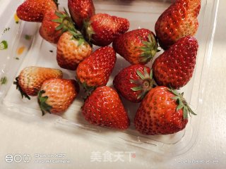 草莓抱抱卷的做法步骤：11