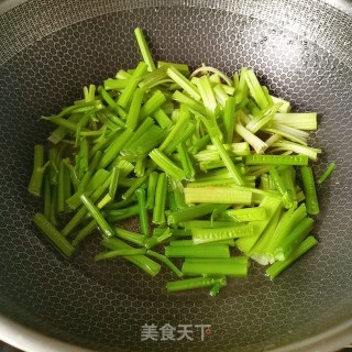 芹菜梗爆炒牛肚的做法步骤：4
