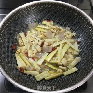 咸肉春笋百叶结的做法步骤：7