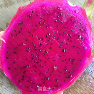 火龙果拌草莓的做法步骤：6