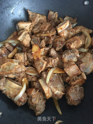 柱侯酱焖牛肋排萝卜的做法步骤：10