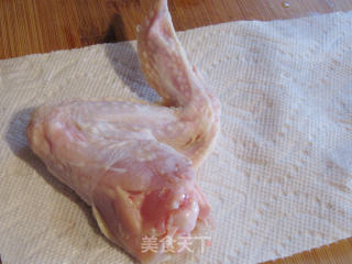 豉油鸡翅的做法步骤：1