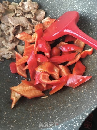 孜然红椒炒肉的做法步骤：8