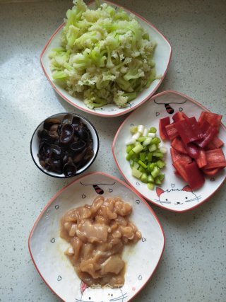 木耳辣椒炒菜花的做法步骤：4