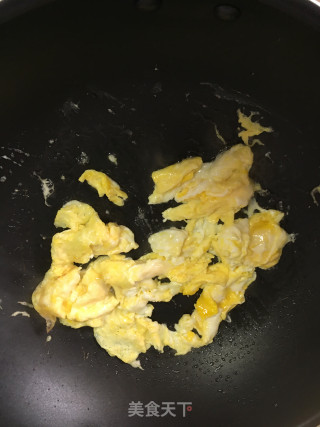 韭菜香椿鸡蛋炒饭的做法步骤：3