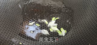 椰子油炒鸡蛋的做法步骤：2