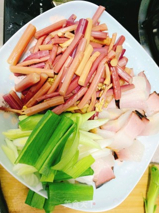 蕨菜炒腊肉的做法步骤：4