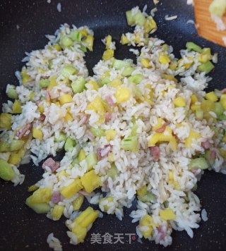 蒜香橄榄油培根炒饭的做法步骤：6