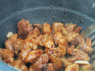 鸡腿炖蘑菇的做法步骤：4