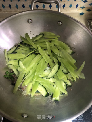 双绿炒牛肉的做法步骤：5