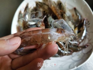 蒜蓉炒虾的做法步骤：2