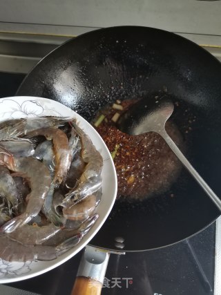 蒜蓉炒虾的做法步骤：4