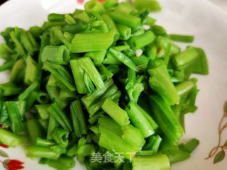 菠菜梗炒鸡蛋的做法步骤：1