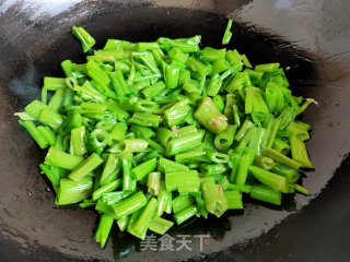 菠菜梗炒鸡蛋的做法步骤：6