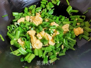 菠菜梗炒鸡蛋的做法步骤：7