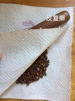 自制椒盐（花椒面）的做法步骤：3