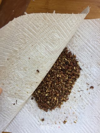 自制椒盐（花椒面）的做法步骤：4
