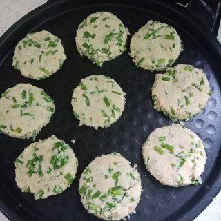 豆渣饼的做法步骤：3